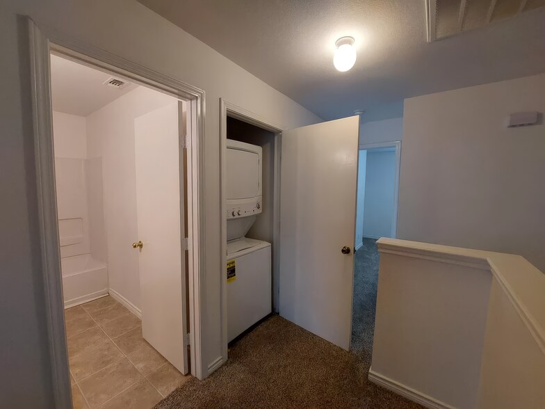 Building Photo - 7818 Kingsbury Wood