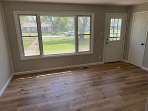 Building Photo - 2010 Vermont St