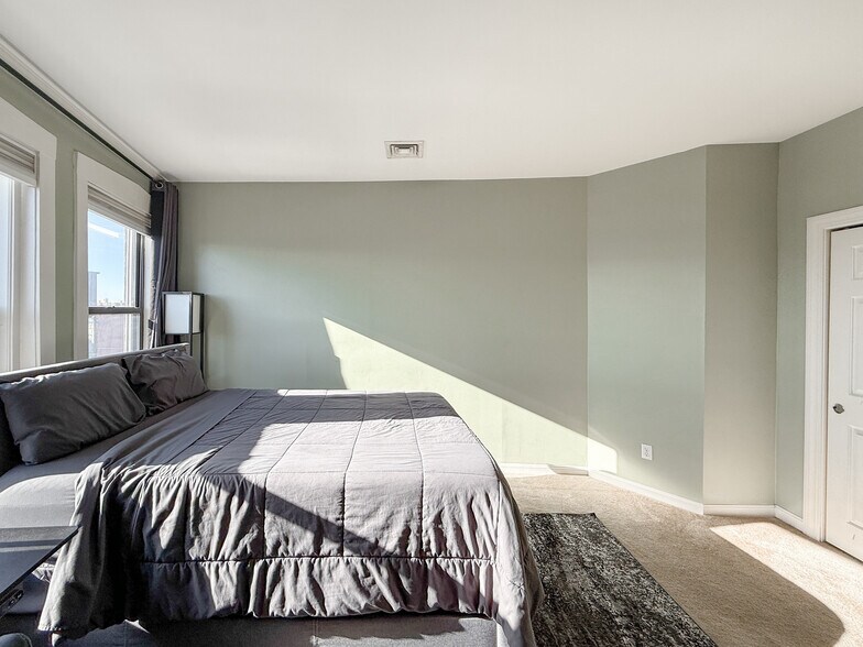 Bedroom - 7 Central Sq