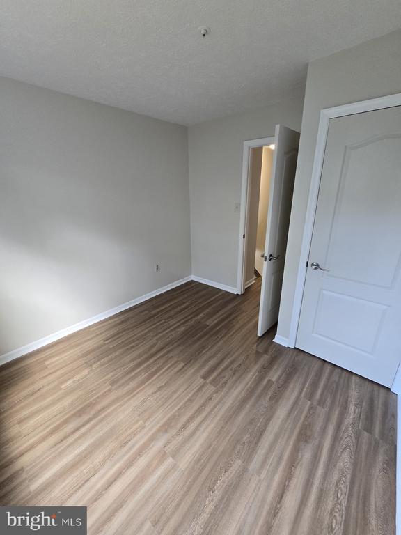 Building Photo - 6328 S Lake Ct