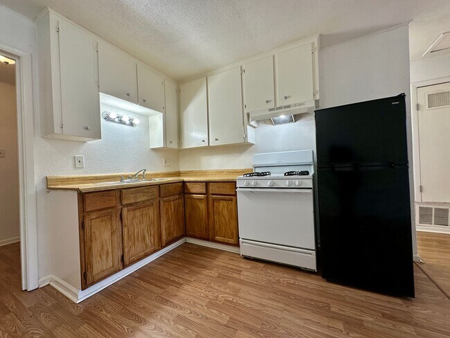 Building Photo - 204-206 Smart Street