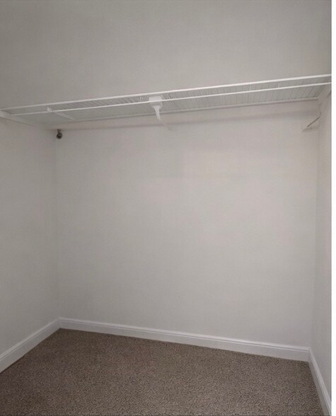 Building Photo - 1206 E St Charles St