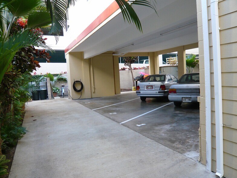 Building Photo - 2214 Aloha Dr