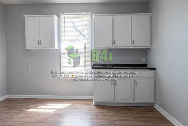 Building Photo - 560 Radcliff Ave