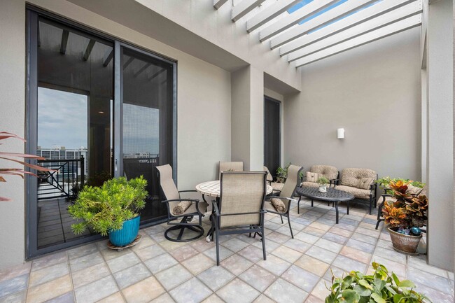 Building Photo - "Luxurious 3-Bed Sarasota Penthouse with S...