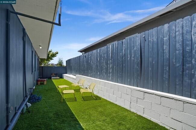 Building Photo - 8010 Shay Dr
