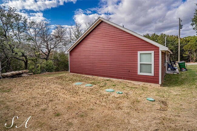 Building Photo - 1823 Hidden Valley Rd