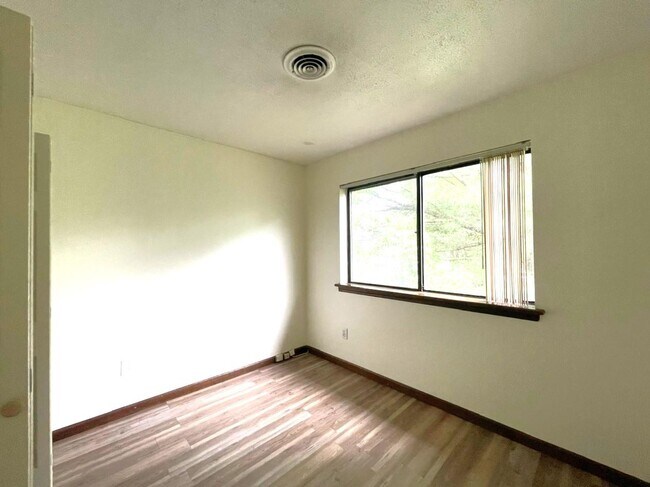Building Photo - 12 Sunstone Dr