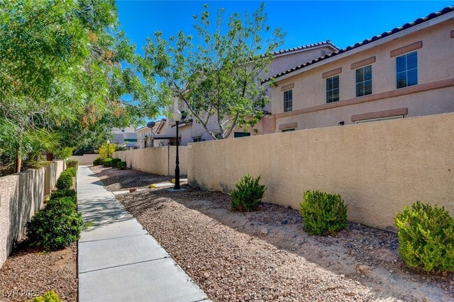 Building Photo - 9559 Belle Reserve St