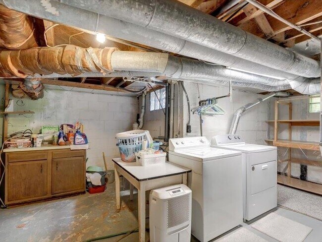 Building Photo - 201 N Owen Dr