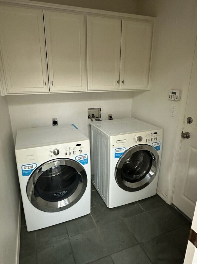 Building Photo - 3707 W Hemlock Ct