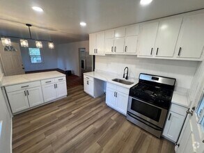 Building Photo - Single Family Home -Recently updated
