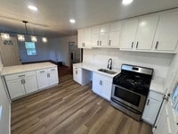 Building Photo - Single Family Home -Recently updated