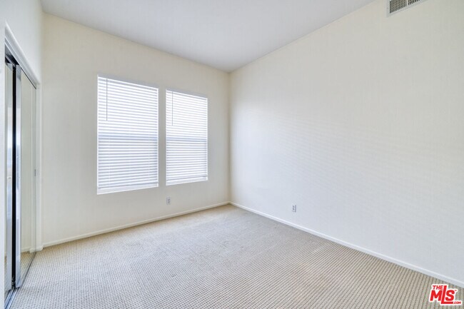 Building Photo - 1133 Jewett Dr