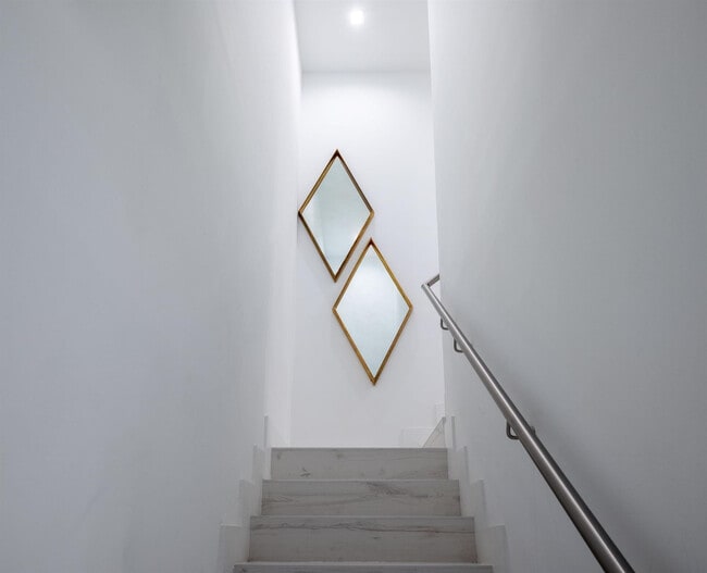 Building Photo - 6864 SW 80th St