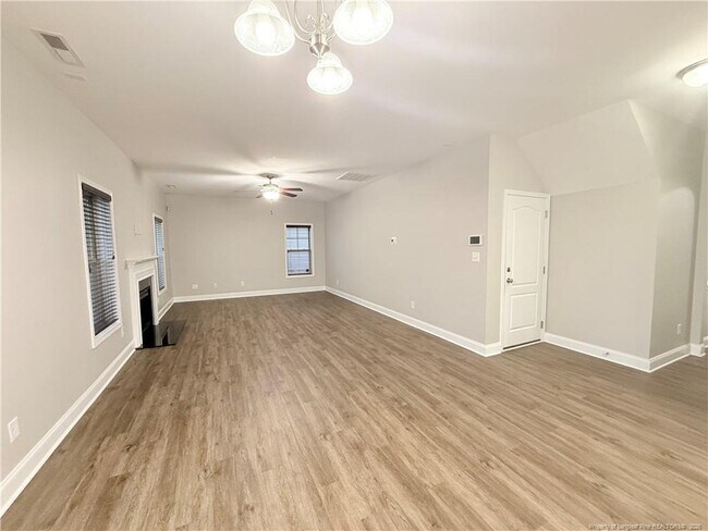 Building Photo - 471 Century Dr