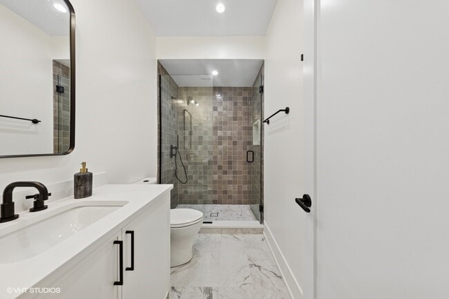 Building Photo - 1844 N Maud Ave