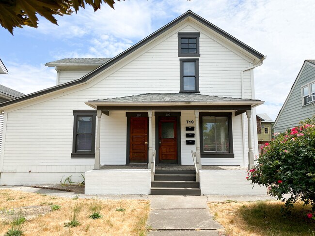 Front of House - 719 SW 4th St