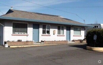 Building Photo - Cozy 1 bedroom cottage available in a gate...