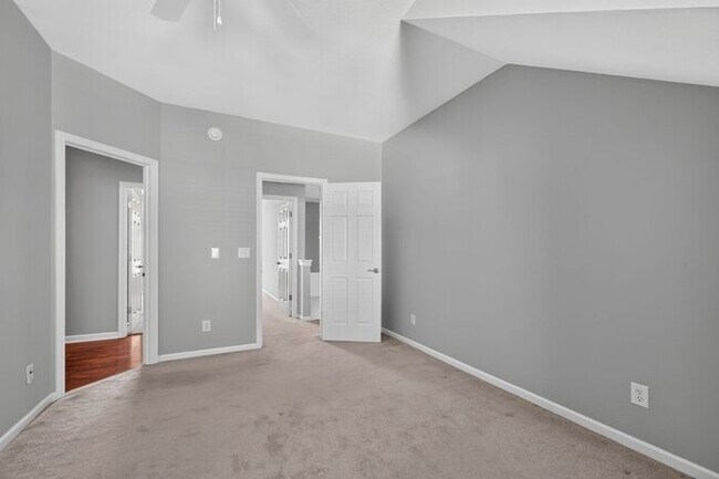 Building Photo - Unique Centennial Townhome