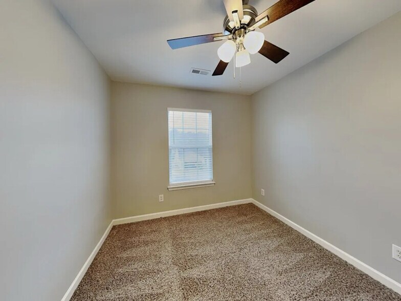 Building Photo - 302 Graham Meadow Dr