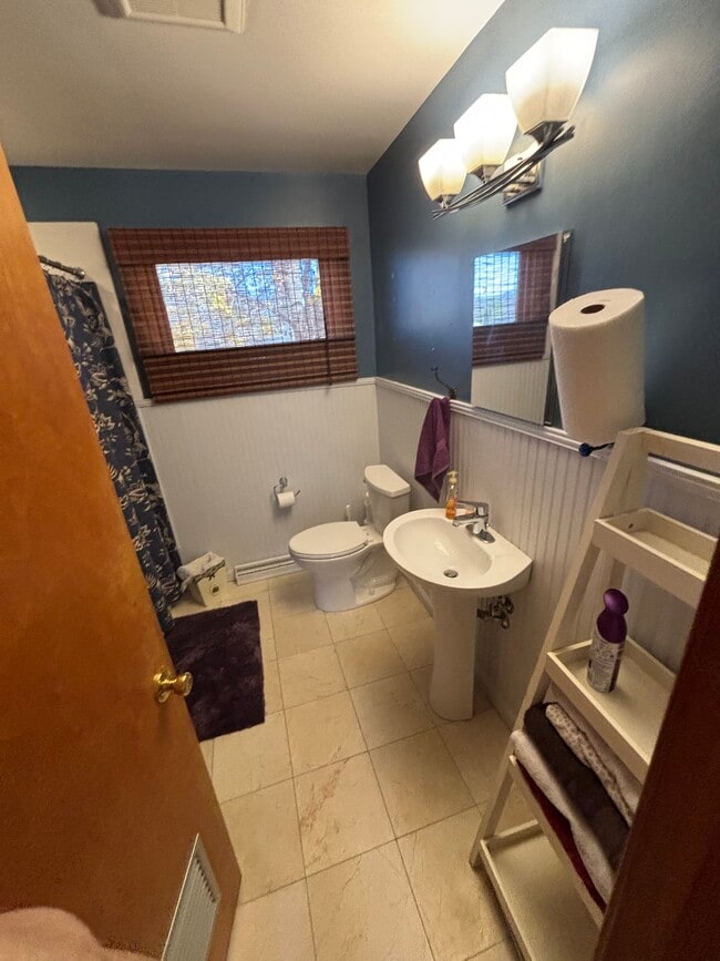 Primary Photo - 1473 Linn St