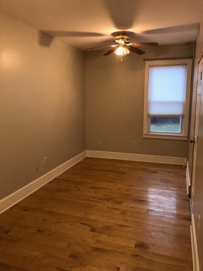 Building Photo - 10 Parkview Ct