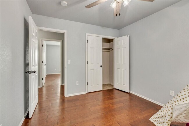 Building Photo - Lawn Care Included! 3 bed, 2 bath, 2 car