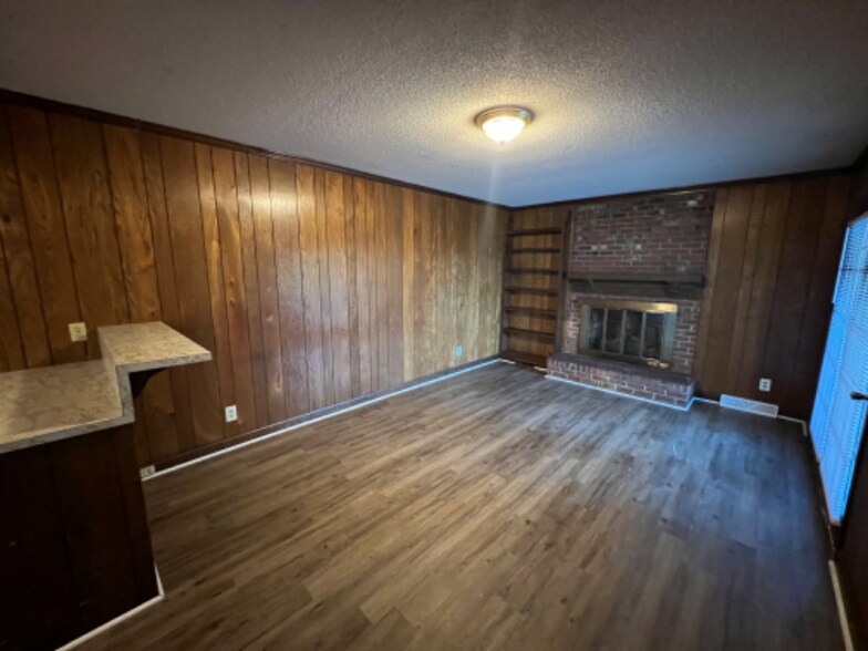 Building Photo - 2132 Martin St