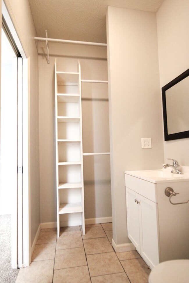 Building Photo - 459 S Main Ave