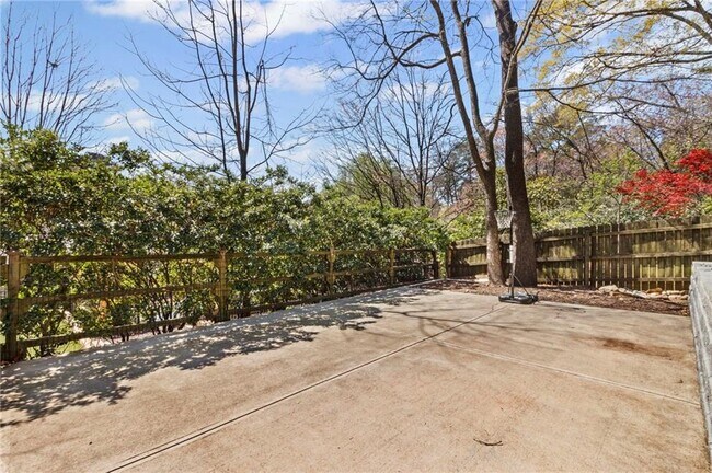 Building Photo - 255 Lindbergh Drive NE
