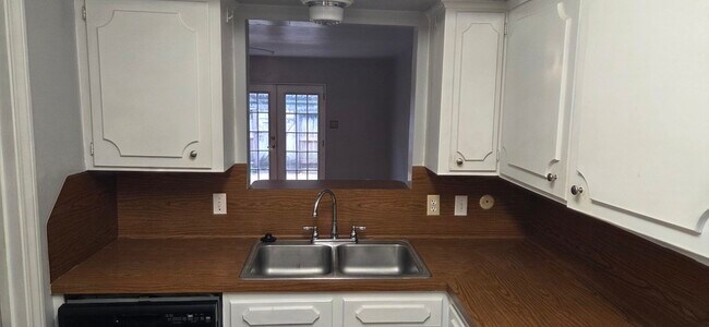 Building Photo - 5217 Arboles Dr