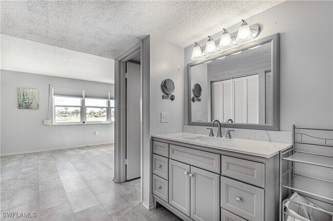 Building Photo - 1660 Pine Valley Dr