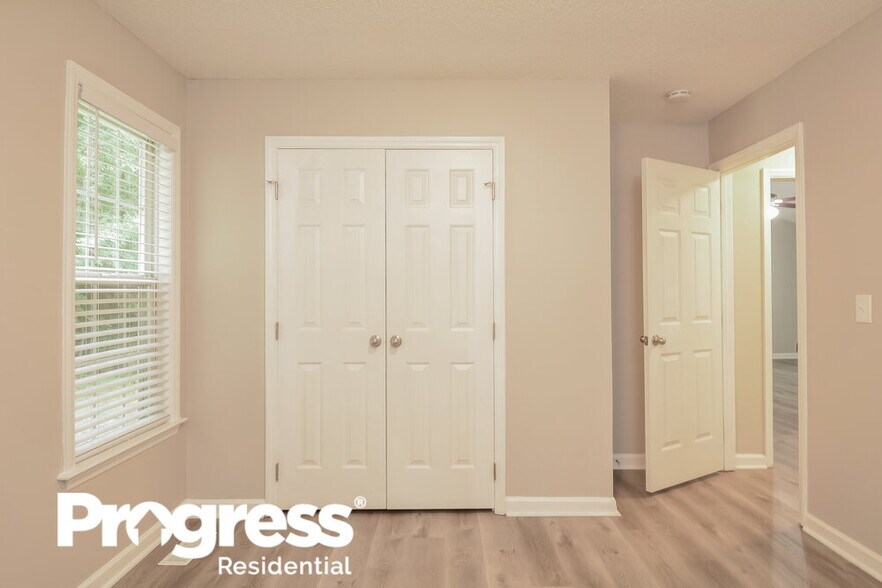 Building Photo - 121 Westonridge Run