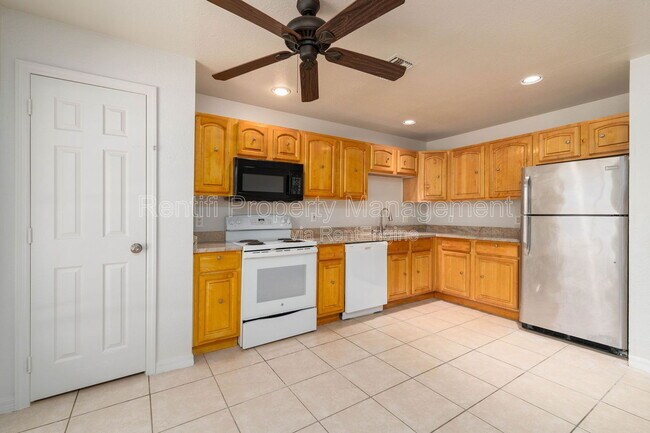 Building Photo - 208 Ichabod Ave