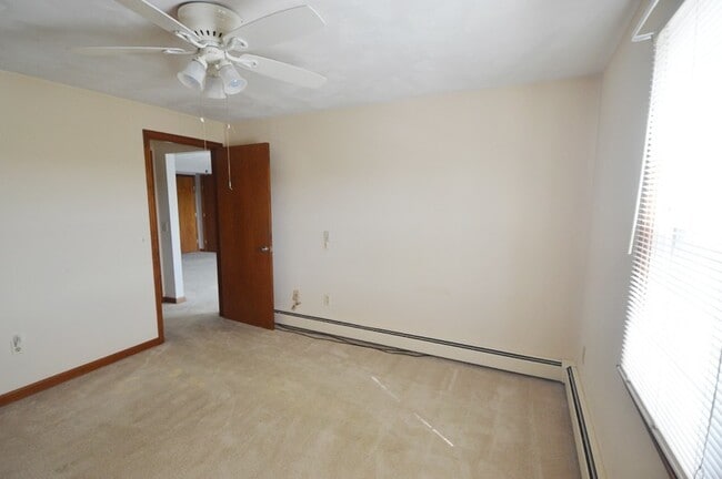 Building Photo - Holden Condo: 1 Bed 1 Bath