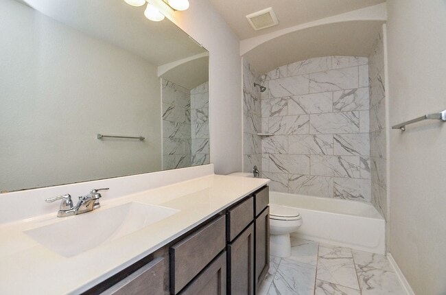 Building Photo - 5443 Grand View Dr