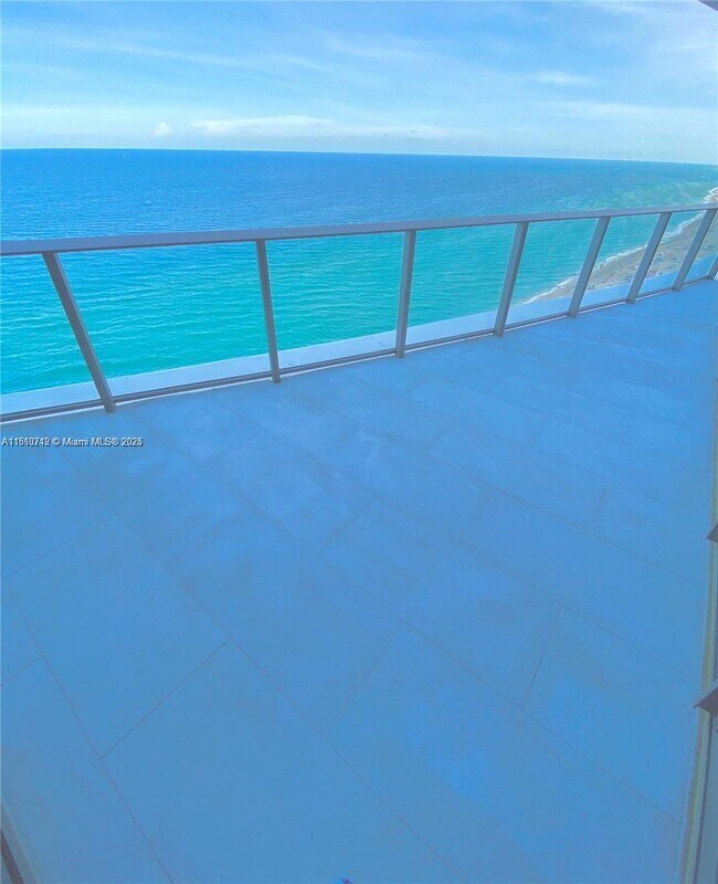 Building Photo - 15701 Collins Ave