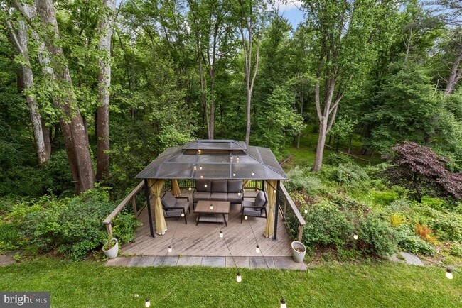Building Photo - 9830 Meadow Valley Dr