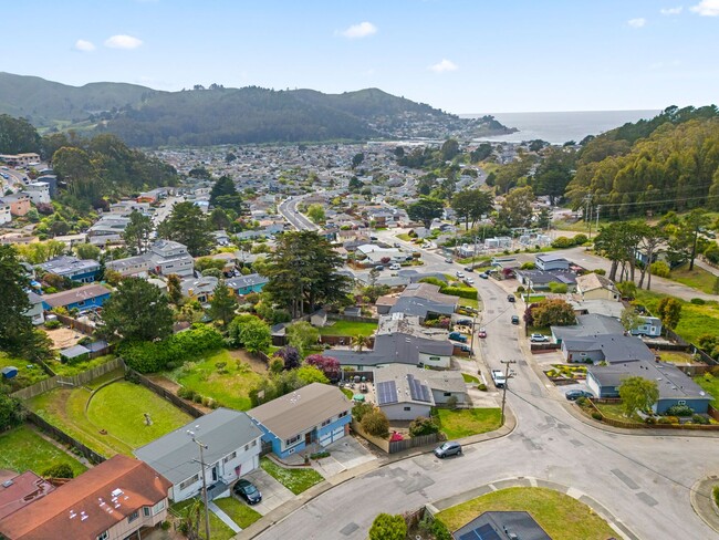Building Photo - Coastal Charm in Linda Mar - Spacious Home...
