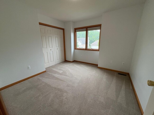 Building Photo - 565 Ironwood Way