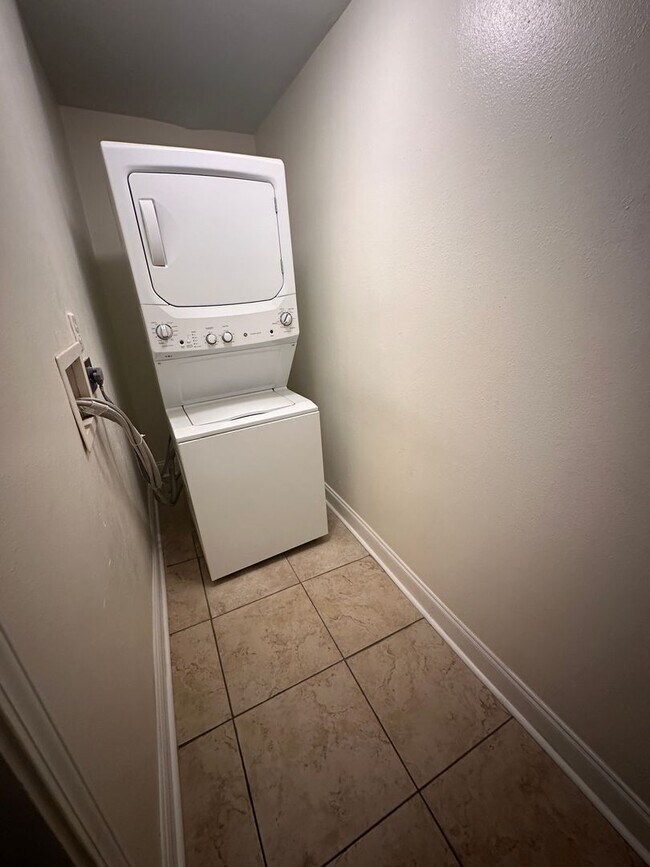 Building Photo - 3008 5th St