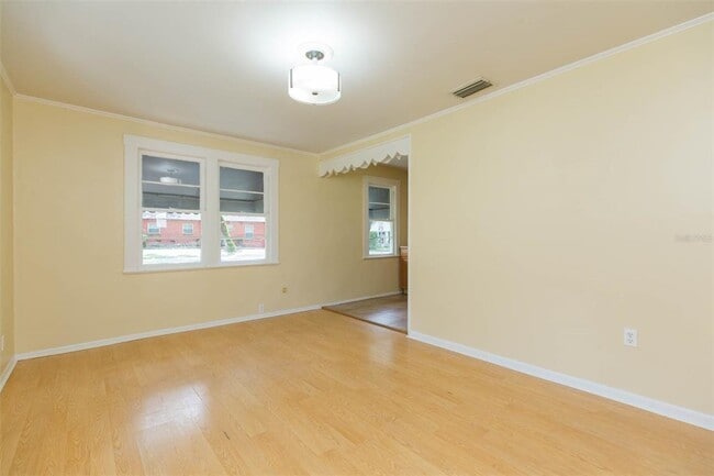 Building Photo - 1809 E Henry Ave