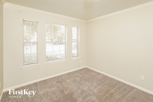 Building Photo - 24027 Holleygate Ct