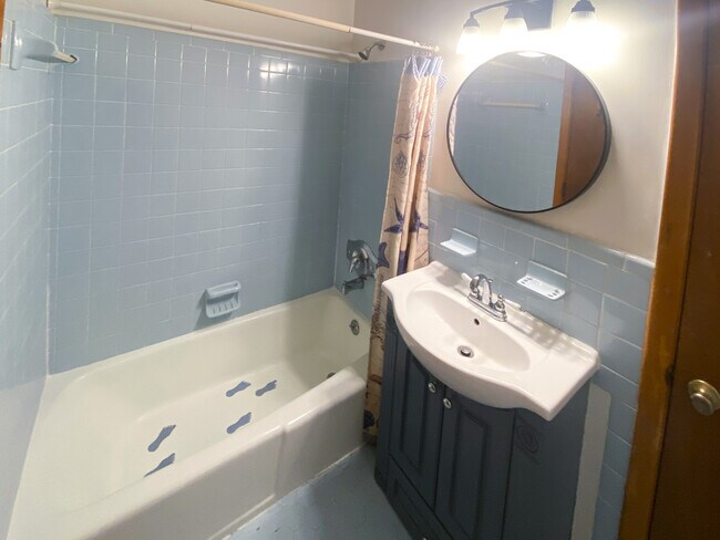 Bathroom - 2233 Woodland Shores Rd