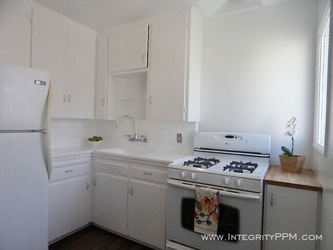 Building Photo - 5057 Marlborough Dr