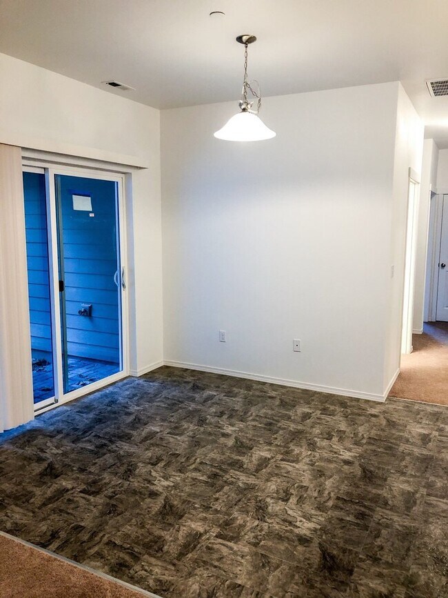 Building Photo - Beautiful 3 Bedroom rambler on a large and peaceful lot!