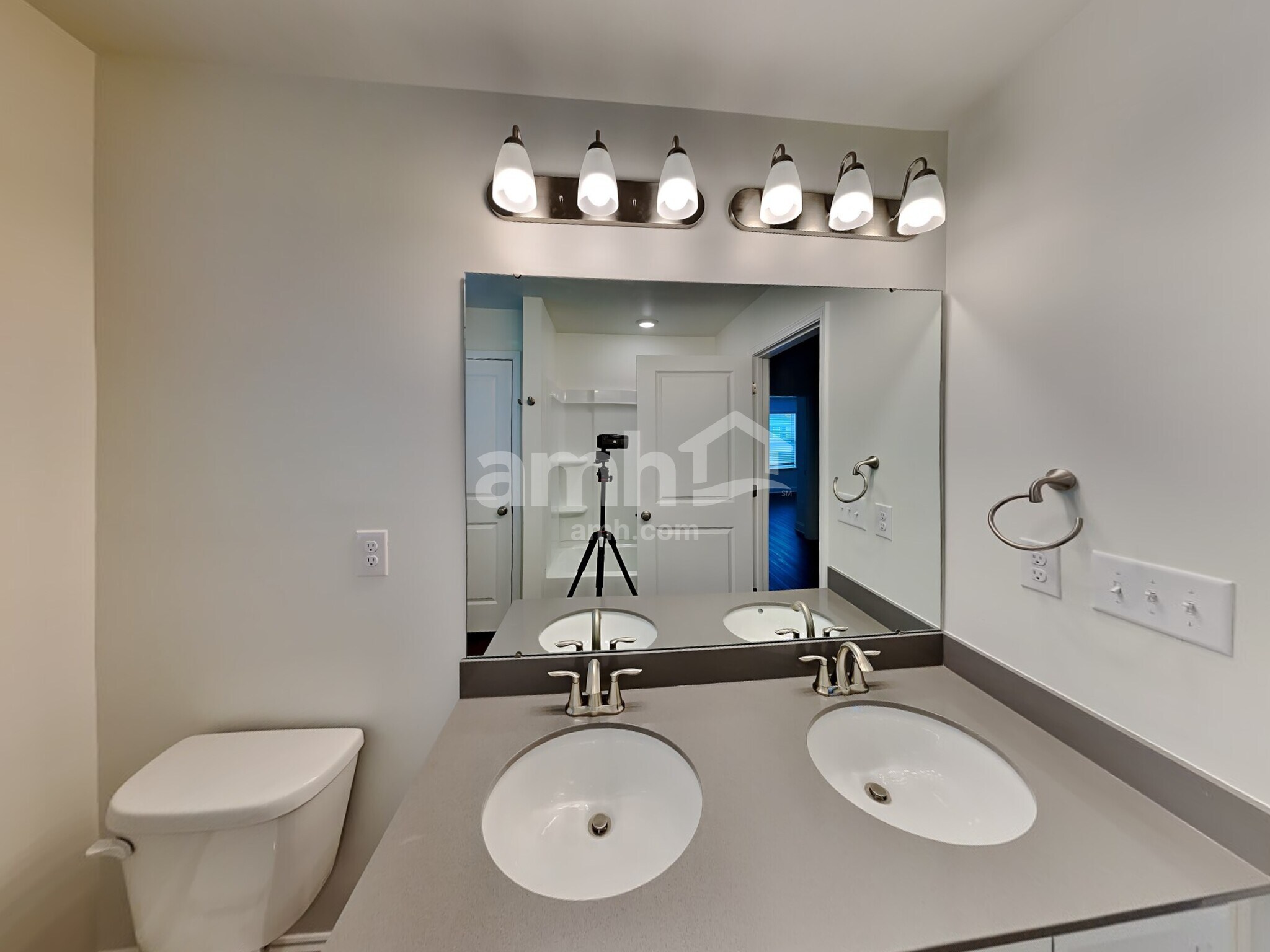Building Photo - 1355 Pk Pl S