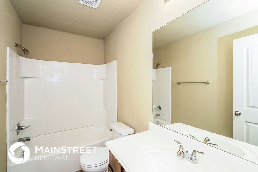 Building Photo - 7625 Hollow Forest Dr