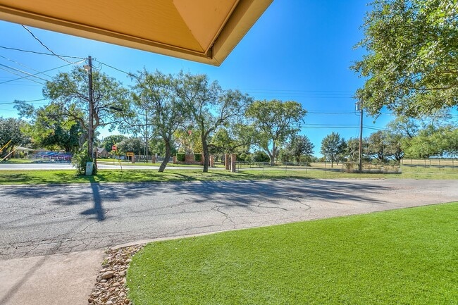 Building Photo - COMING APRIL 2026!!! Stunning Country Club Townhome!!